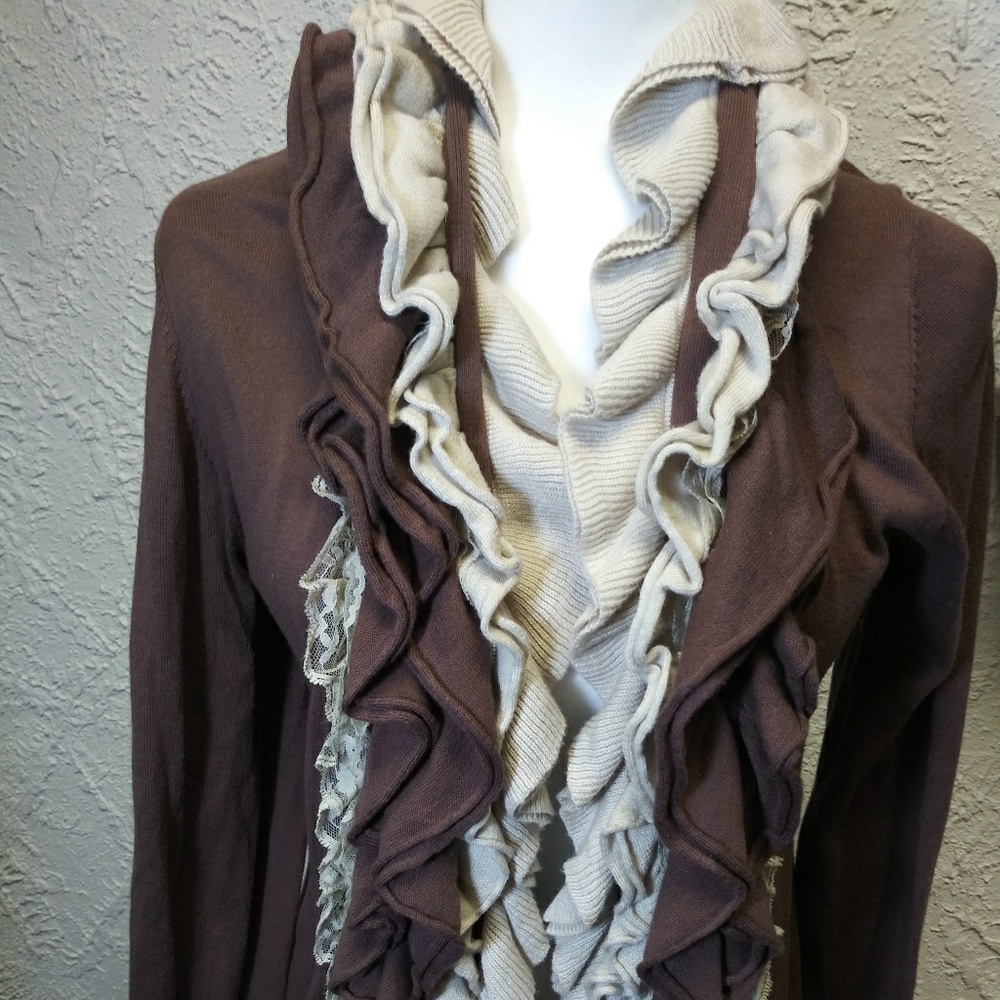 NWT Romeo & Juliet Couture Romantic Sweater Lace